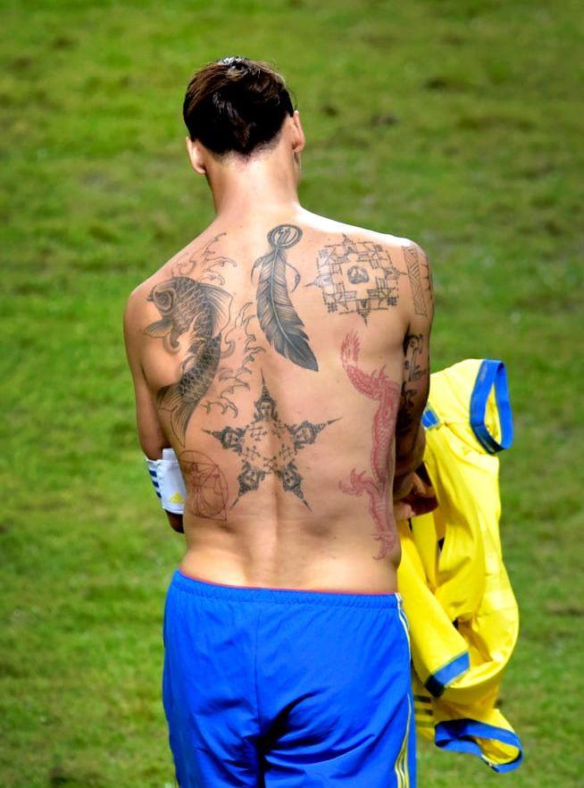 Zlatan får minst sagt svala omdömen när det gäller sina tatueringar i vårt grannlandi väst. Bild: Bildbyrån
