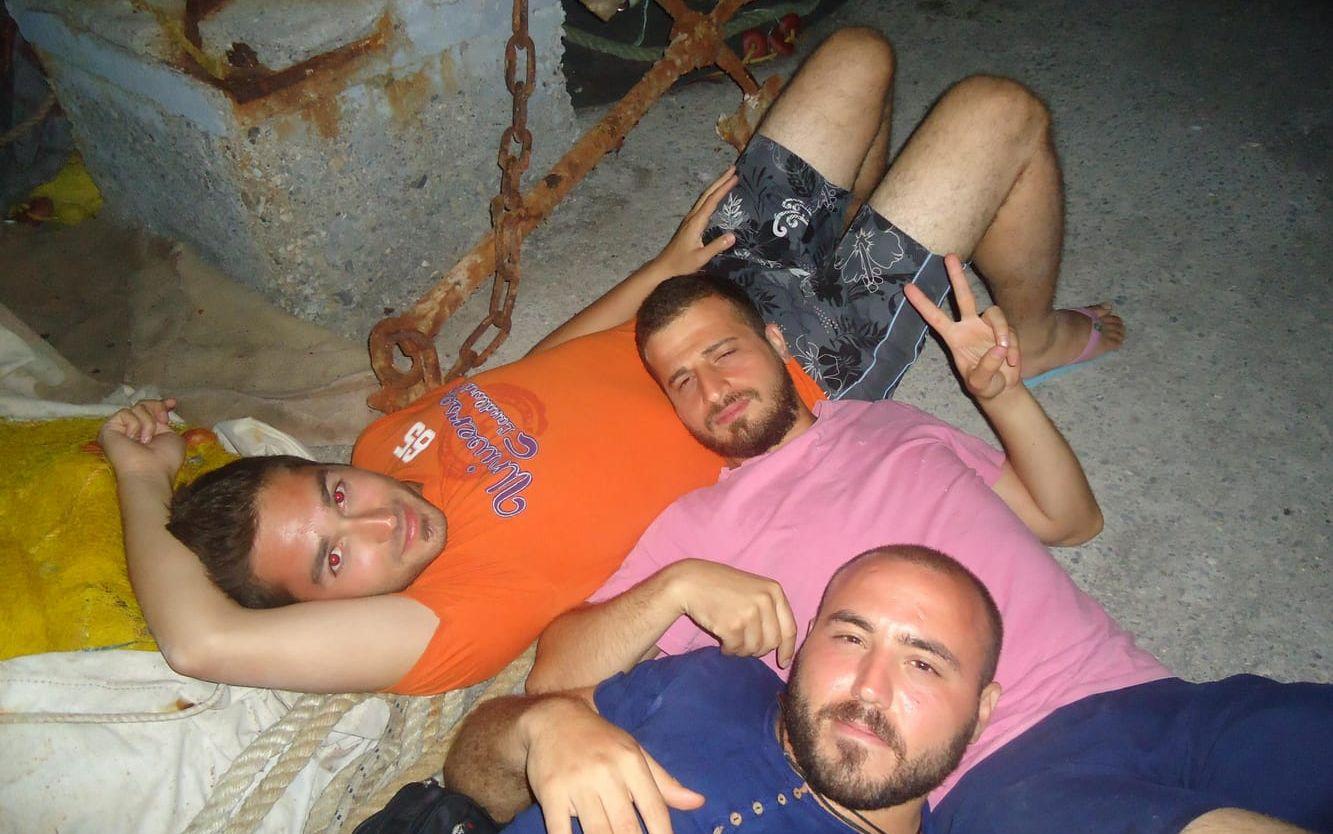 Framme. Första natten efter att vännerna återförenats på Samos sov de utomhus i hamnen. Bild: Joachim Nywall.