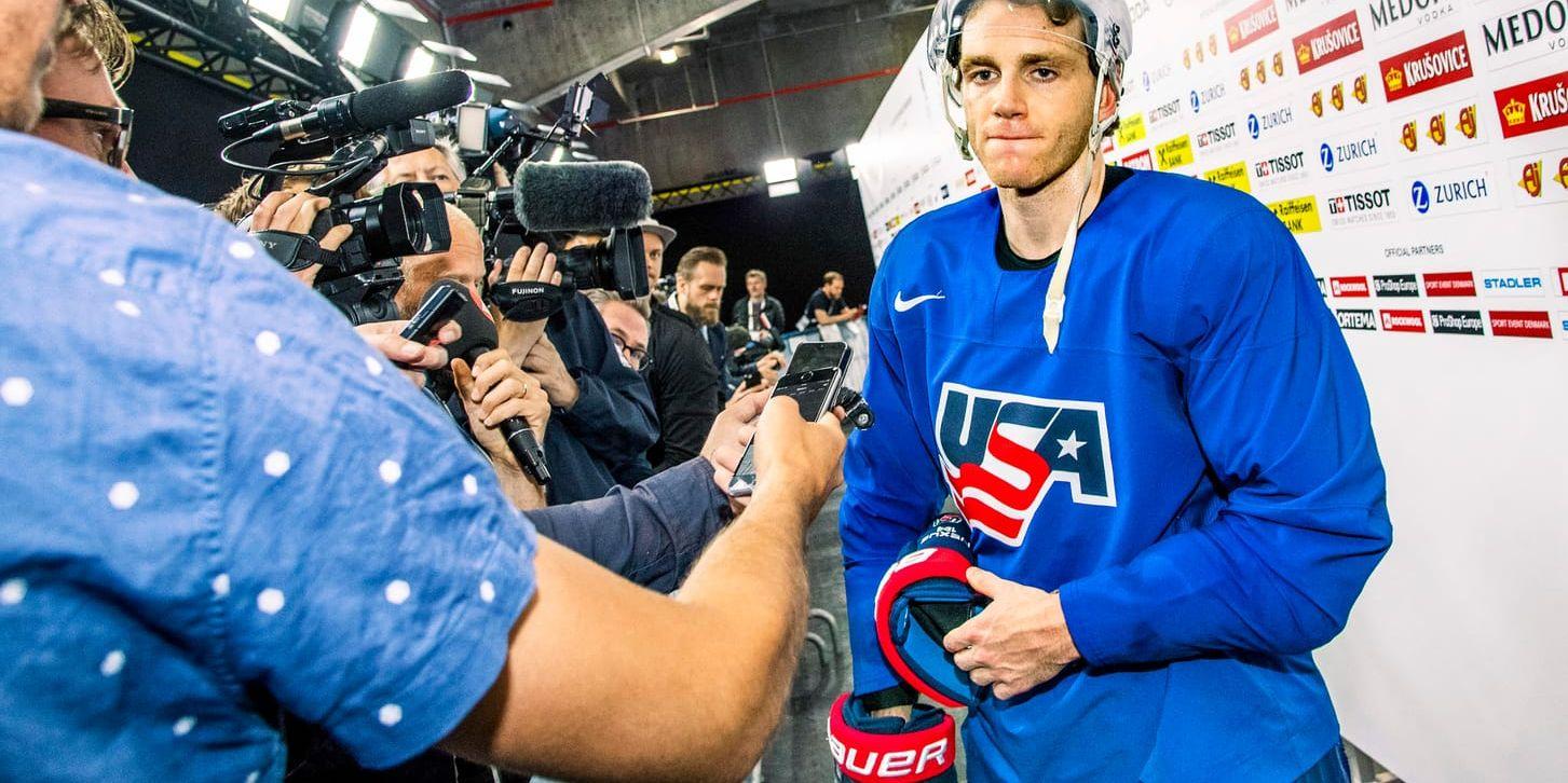 Superstjärnan Patrick Kane, 29, var ett hett intervjuobjekt dagen innan USA:s VM-semifinal mot Tre Kronor i Köpenhamn.
