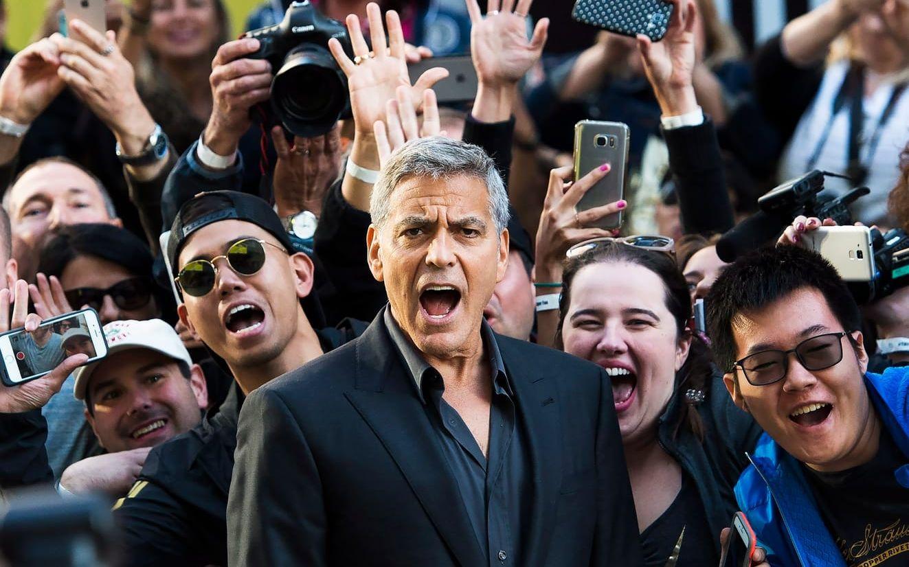 George Clooney är taggad på gruppfoto. BILD: Stella Pictures