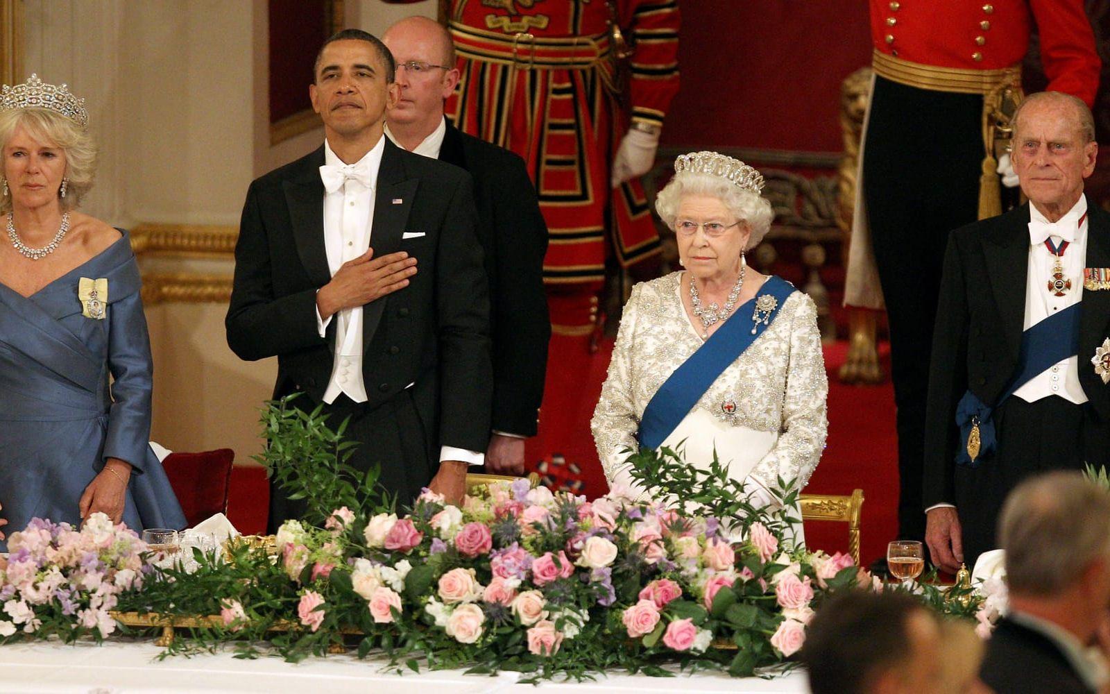 <strong>DÅLIG TAJMING. </strong>Även Barack Obama har haft sina obekväma ögonblick. Som när han skulle hålla tal till den engelska drottningen och orkestern av misstag började spela melodin till "God save the queen". Hans avslutande skål hamnade således mitt i musikstycket och blev inte alls det avslut som han hoppades.