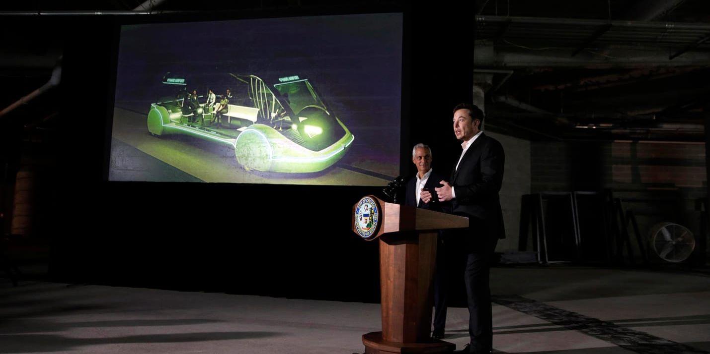 Elon Musk, till höger, och Chicagos borgmästare Rahm Emanuel vid en presentation av Boring-planerna i juni i år. Chicago och Los Angeles är bara två av de platser i USA där företaget vill bygga transporttunnlar.