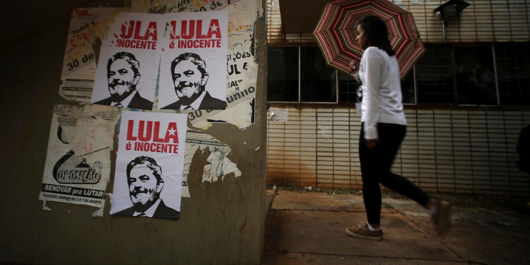"Lula är oskyldig", står det att läsa på plakaten i huvudstaden Brasília. Arkivbild.