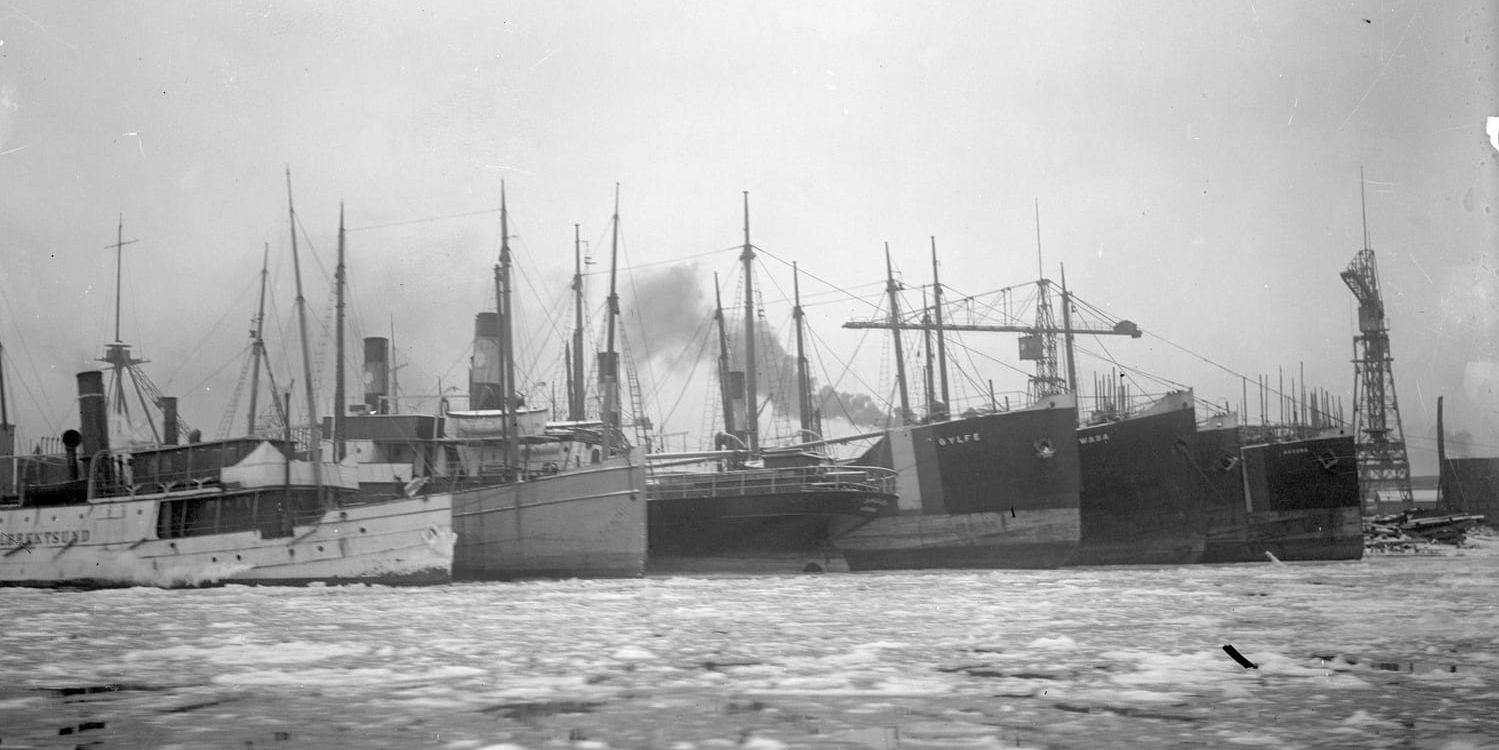 
     Fartyg i Göteborgs hamn i januari 1917. Arkiv: Kamerareportage 
   