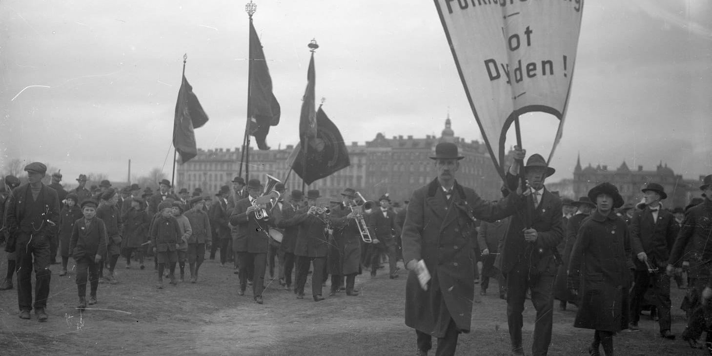 
     Förstamajdemonstration på Heden 1917. Arkiv: Kamerareportage 
   