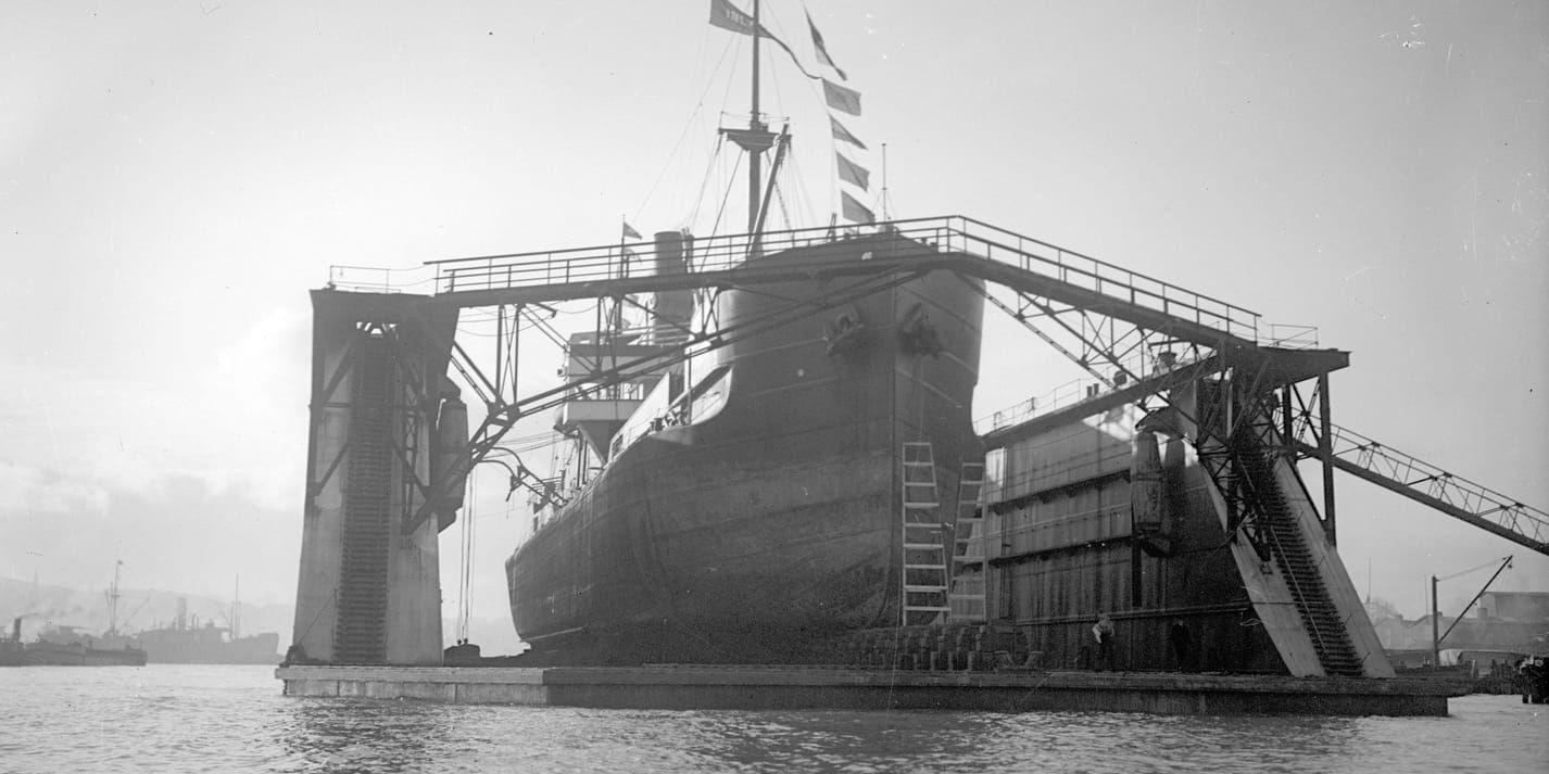 
     "Inland" i docka i juni 1917. Arkiv: Kamerareportage 
   