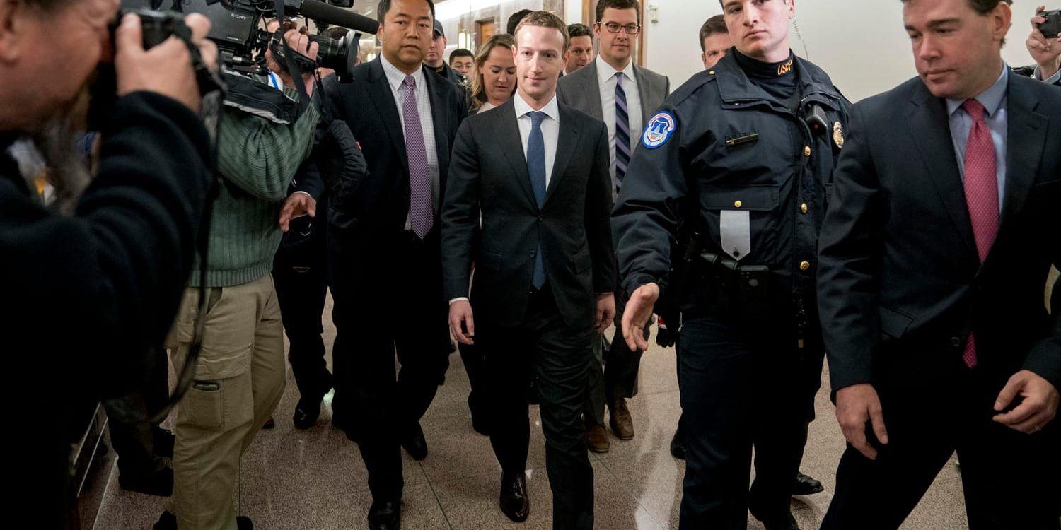 Facebooks grundare Mark Zuckerberg förhördes i senaten i april efter skandalen kring Cambridge Analytica, som briserade 16 mars. Arkivbild.