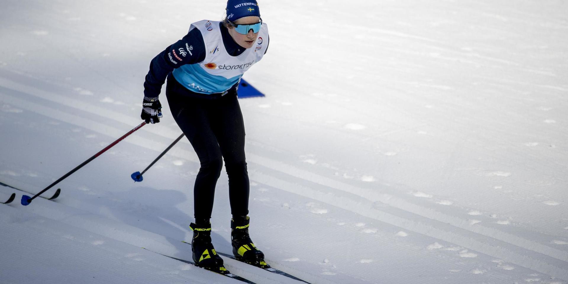 Ebba Andersson, här under fredagens träning i VM-spåren i Obersdorf, hoppas kunna utamana Therese Johaug om guldet i skiathlon.
