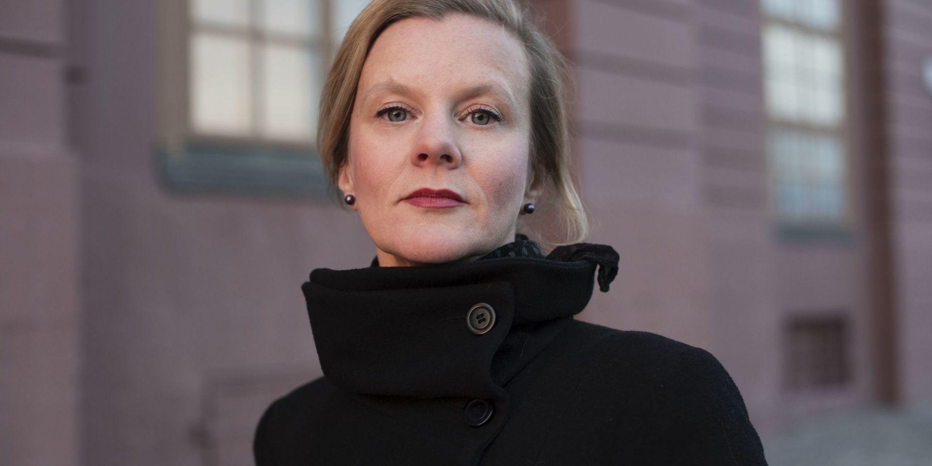 Utforskar underordning. Gertrud Hellbrand debuterade 2004 med romanen Vinthunden.