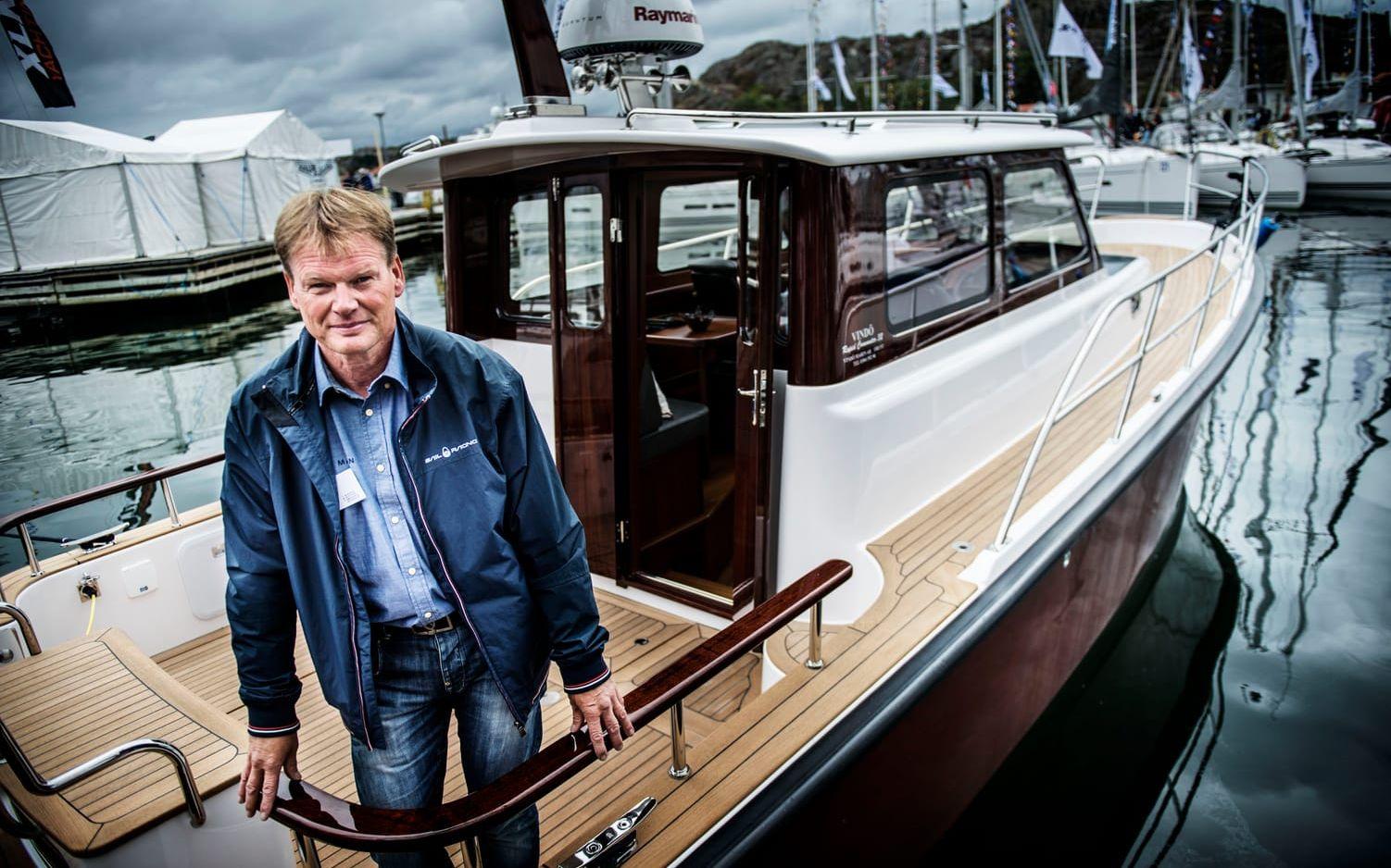 Rolf Carlgren, vd för Vindö marin, presenterar den första Vindöbåten på 30 år. Vindö Rapid Commuter 32. Foto: Jenny Ingemarsson