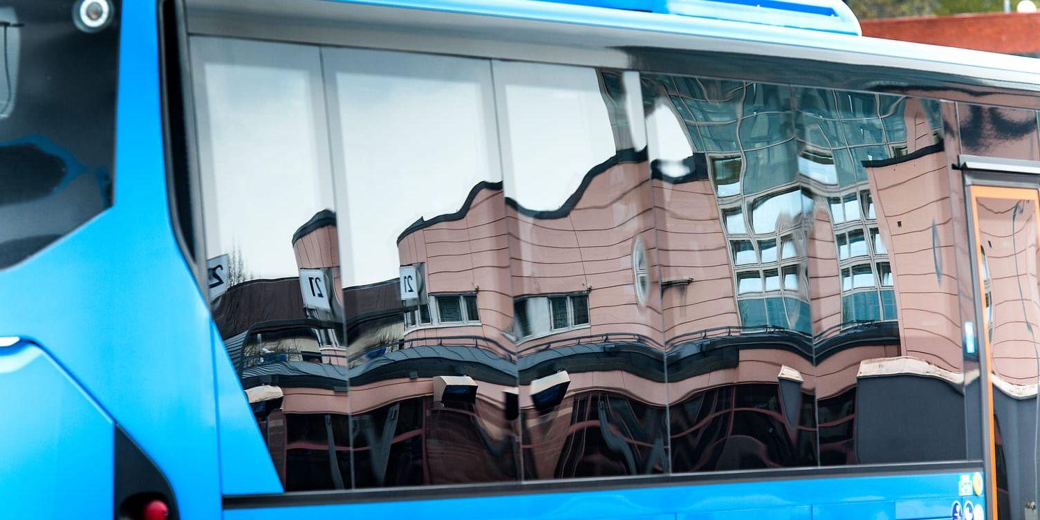 I förra helgen utsattes busslinje 720 i Kungsbacka för skadegörelse. Nu till helgen höjer bussbolaget säkerheten. Bild: Lasse Edwartz