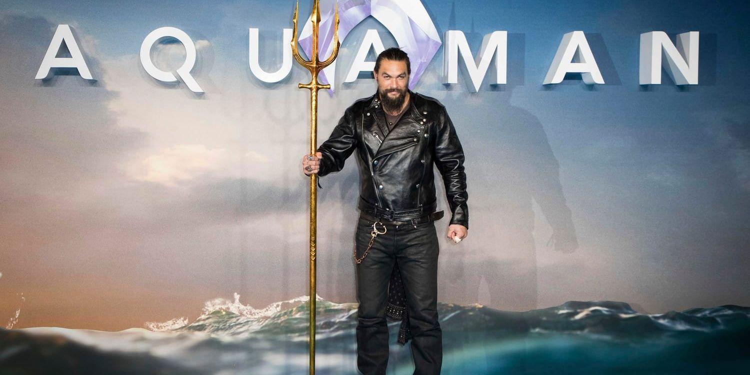 Jason Momoa gör huvudrollen som Aquaman, här vid förhandsvisningen och världspremiären i London i november. Arkivbild.