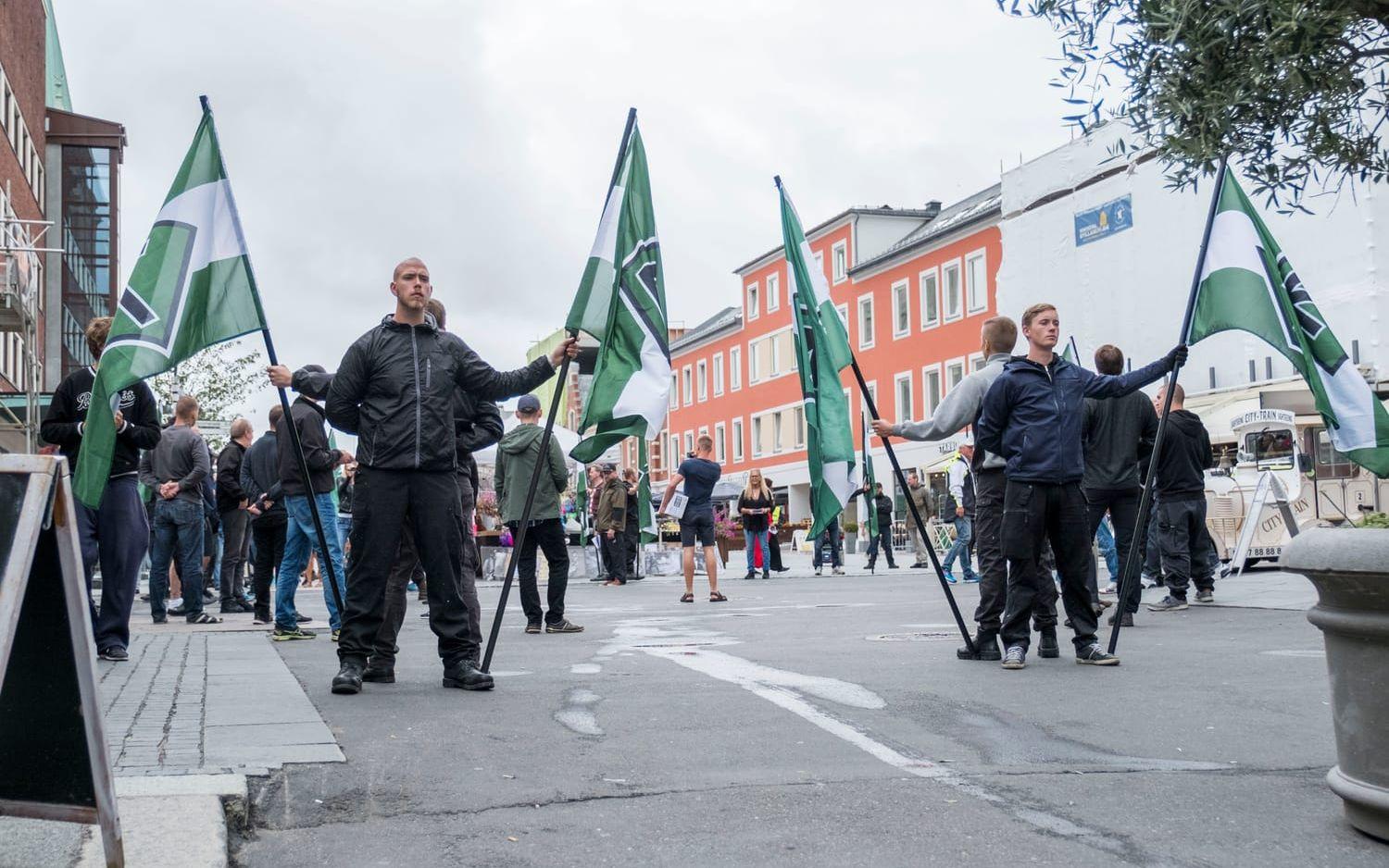 Högerextrema NMR marscherar i Kristianstad i Norge i juli. Foto: Tor Erik Schrøder / NTB scanpix / TT