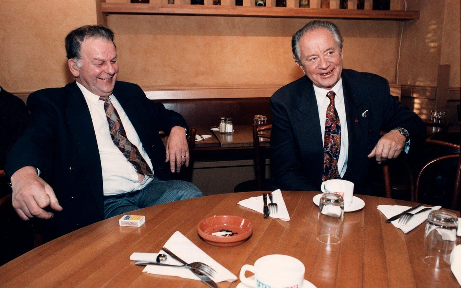 21 oktober 1994. De pensionerade politikerna Thorbjörn Fälldin (C) och Sten Andersson (S) är engagerade i Nej till EU, här ses de under en presskonferens. Foto: Ola Torkelsson/SCANPIX