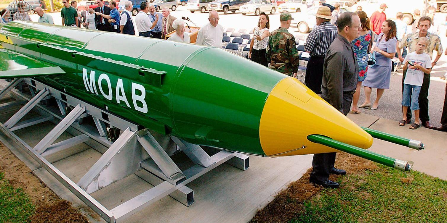 En förhoppningsvis icke-skarpladdad GBU-43 ställs ut på Eglin-flygbasens museum i Florida i USA.