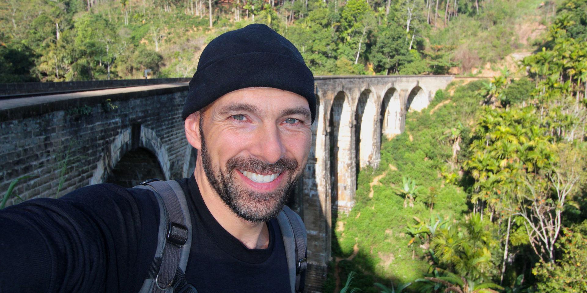 Adrian Nordenborg är äventyraren som varit i över hundra länder. Här en selfie från Sri Lanka.