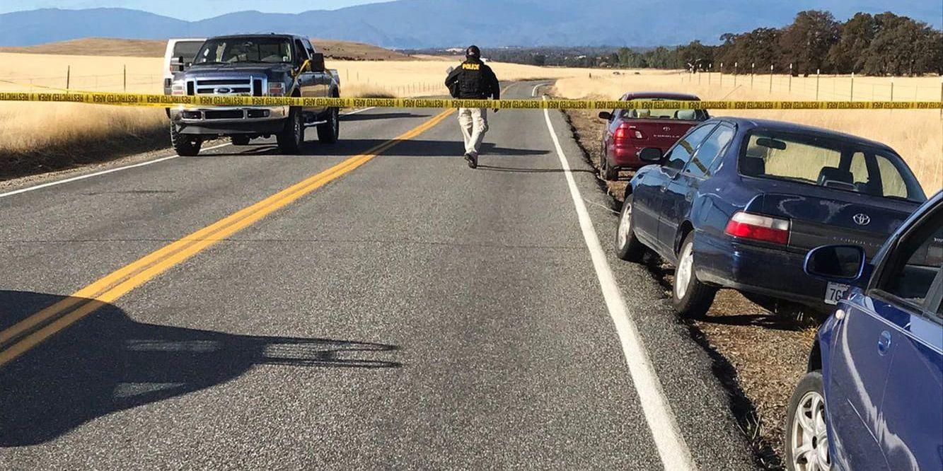 En väg som leder till Rancho Tehama, söder om Red Bluff i Kalifornien i USA spärrades av efter dödsskjutningarna.