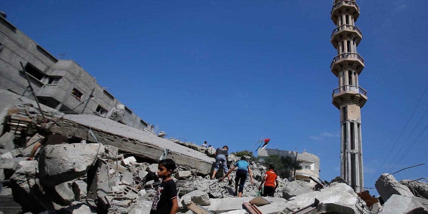 De israeliska flygräderna riktades bland annat mot flyktinglägret Nuseirat (bilden) i centrala Gaza, men enligt Hamas skadades ingen i anfallen. Arkivbild.