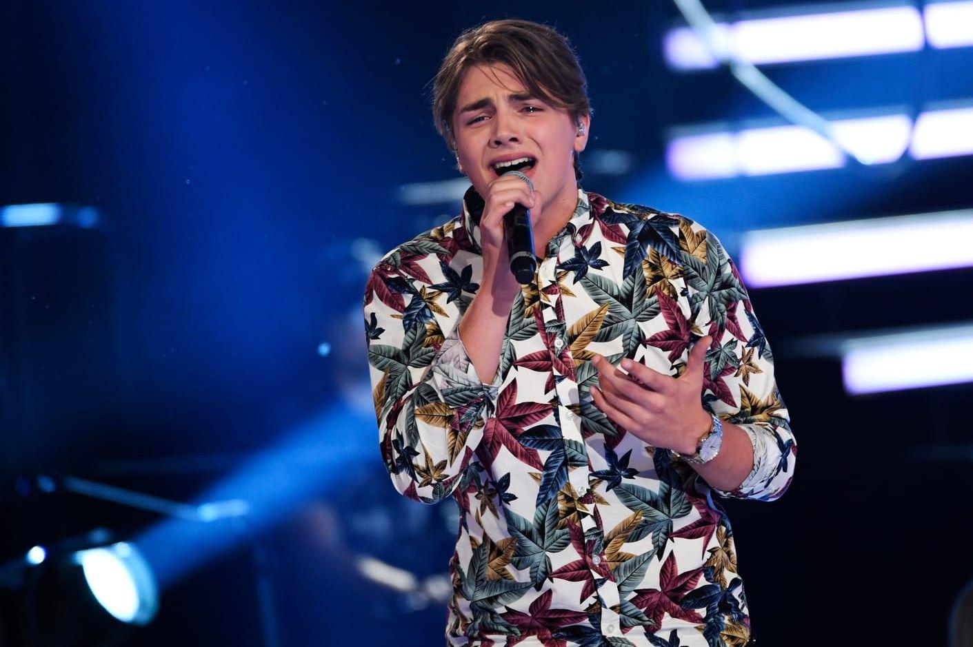 Oskar Häggström under fredagens omgång av veckofinalen i Idol 2016. Bild: TT