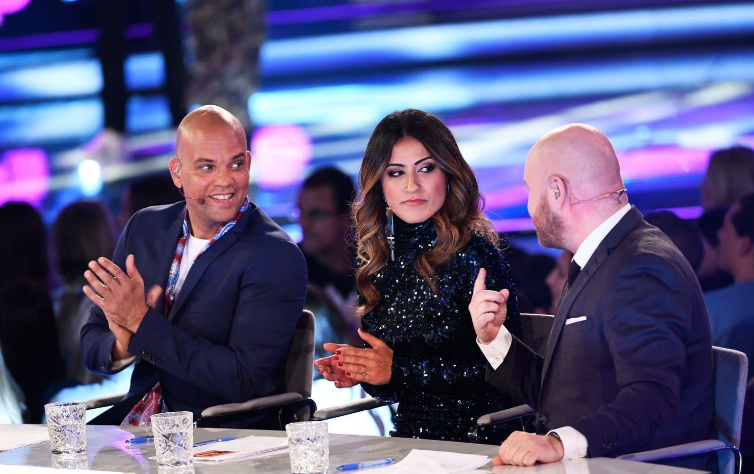 Idol juryn (frånv vänster) Quincy Jones III, Nikki Amini och Fredrik Kempe under fredagens omgång av veckofinalen i Idol 2016. Bild. TT
