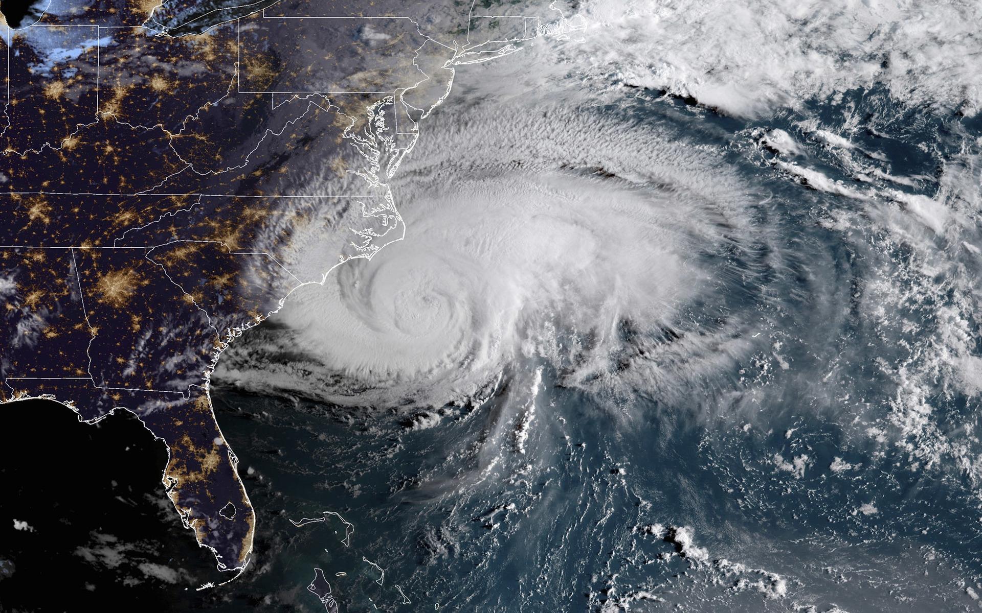 En sattelitbild över orkanen Florence tagen den 13 september.  FOTO: NOAA via AP