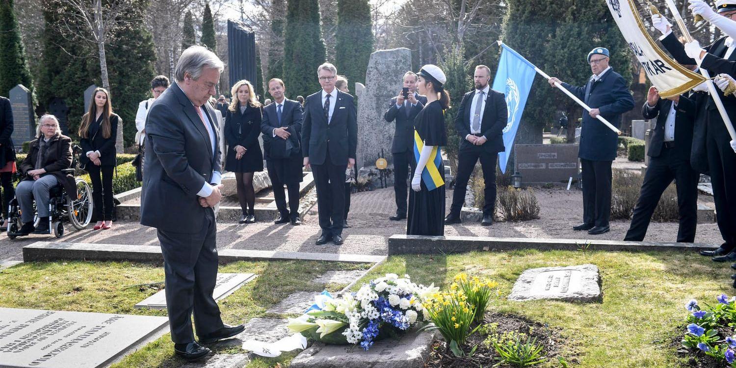 FN:s generalsekreterare besökte Uppsala, talade om Dag Hammarskjöld och besökte sin svenske föregångares grav.