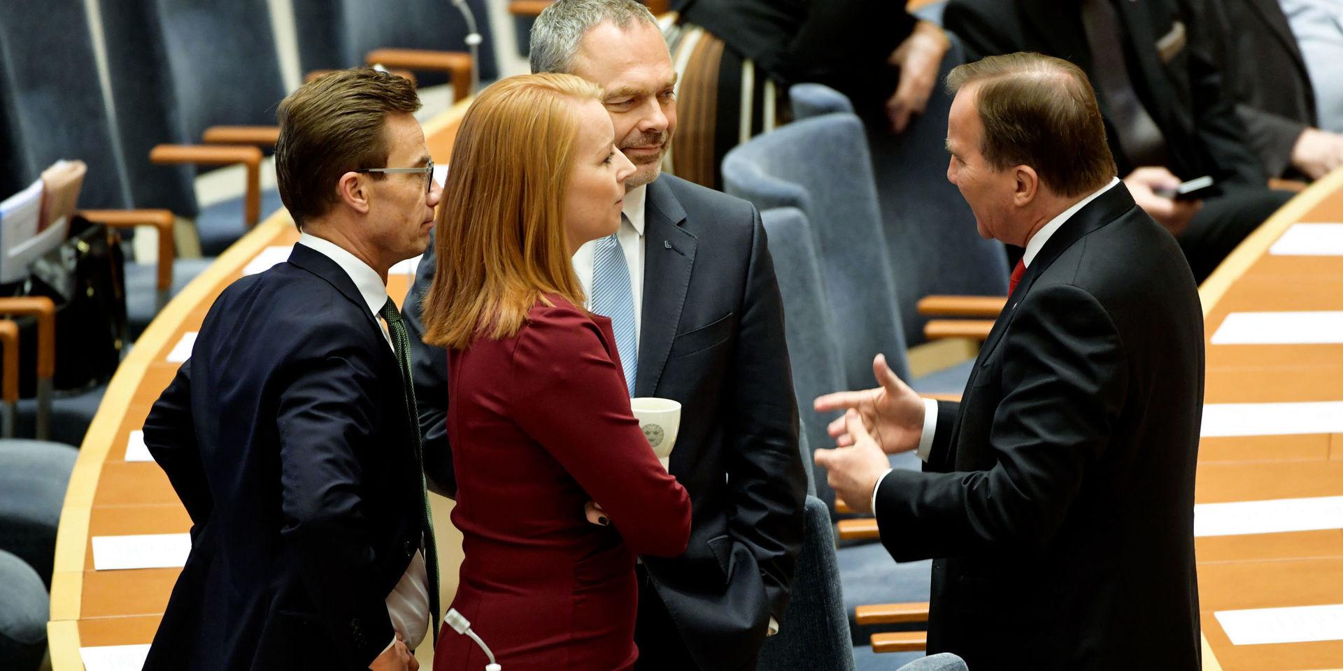 Centerpartiets ledare Annie Lööf och Liberalernas partiledare Jan Björklund är centrala för regeringsbildningen. 