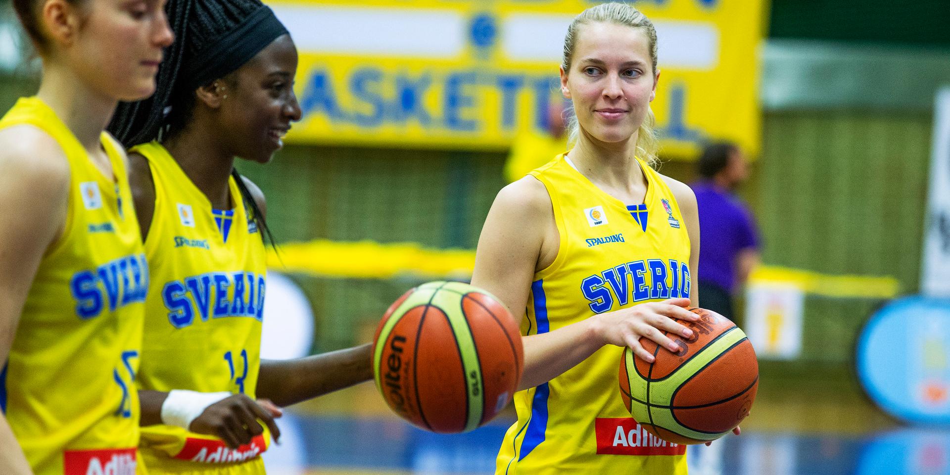Ellen Nyström, höger, är mest erfaren i landslaget. Arkivbild.