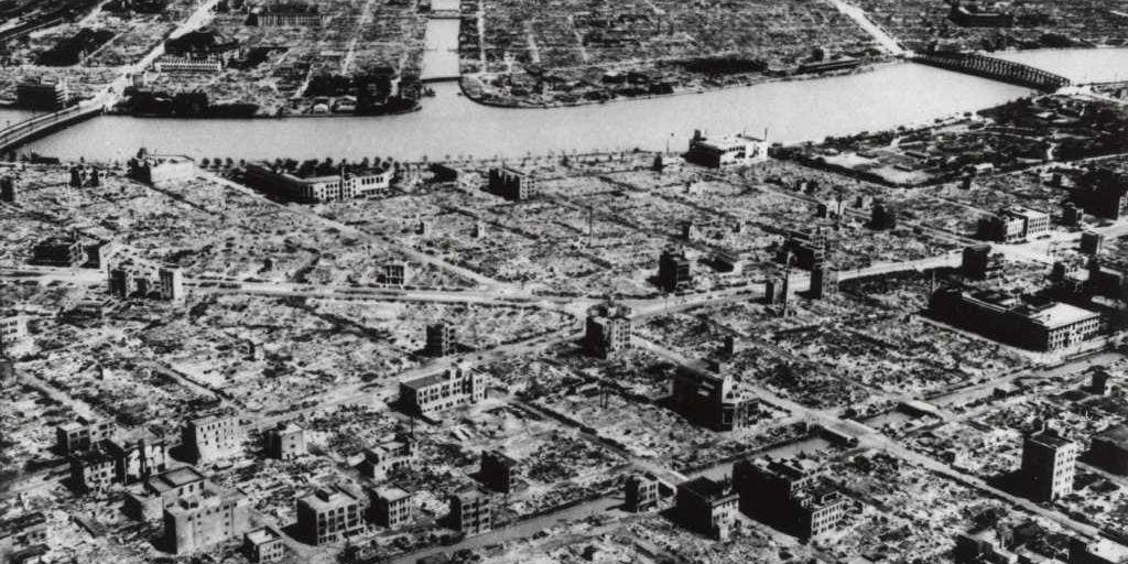 Ett industriområde i Tokyo 1945, efter amerikanska bombningar.
