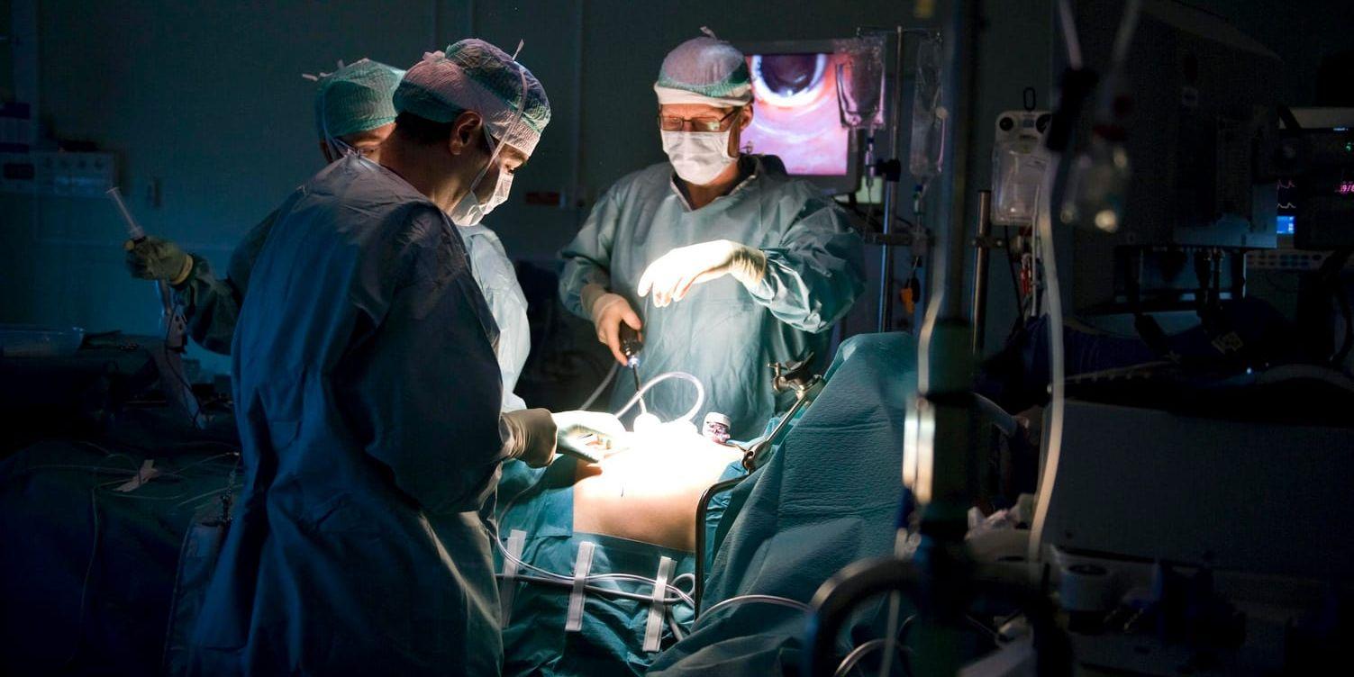 Tre personer har fått nya njurar genom ett så kallat njurbytesprogram. Bilden är från en annan slags operation. Arkivbild.