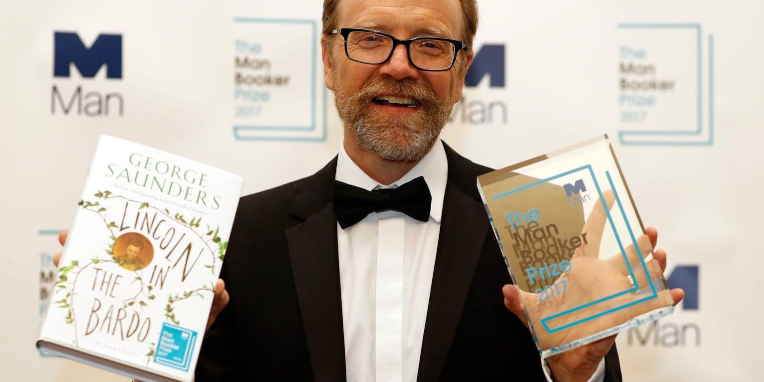Författaren George Saunders belönades med det brittiska Man Booker-priset 2017 för romanen Lincoln in the Bardo. 