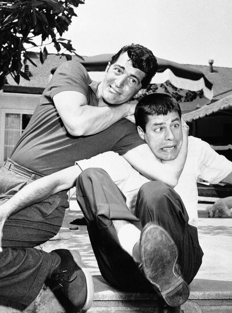 Ännu en bild av spexarna Dean Martin och Jerry Lewis anno 1950-tal. Arkivbild: AP