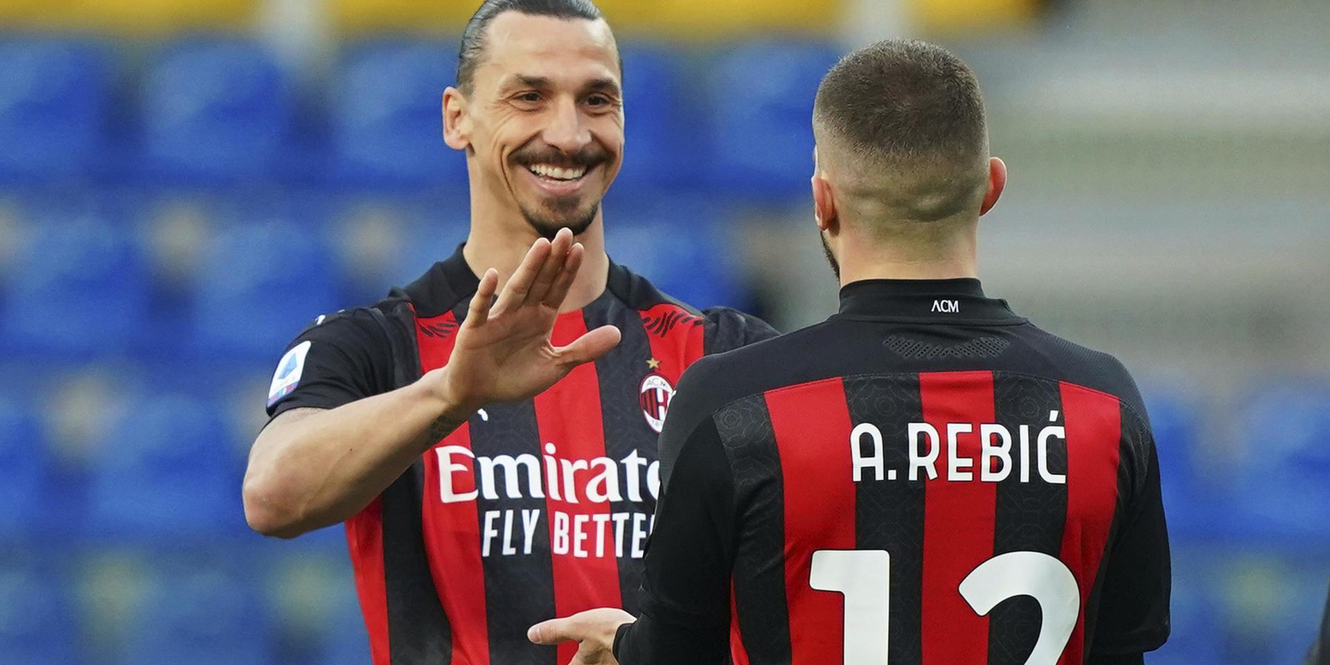 Milans Ante Rebic firar tillsammans med Zlatan Ibrahimovic efter 1–0-målet.
