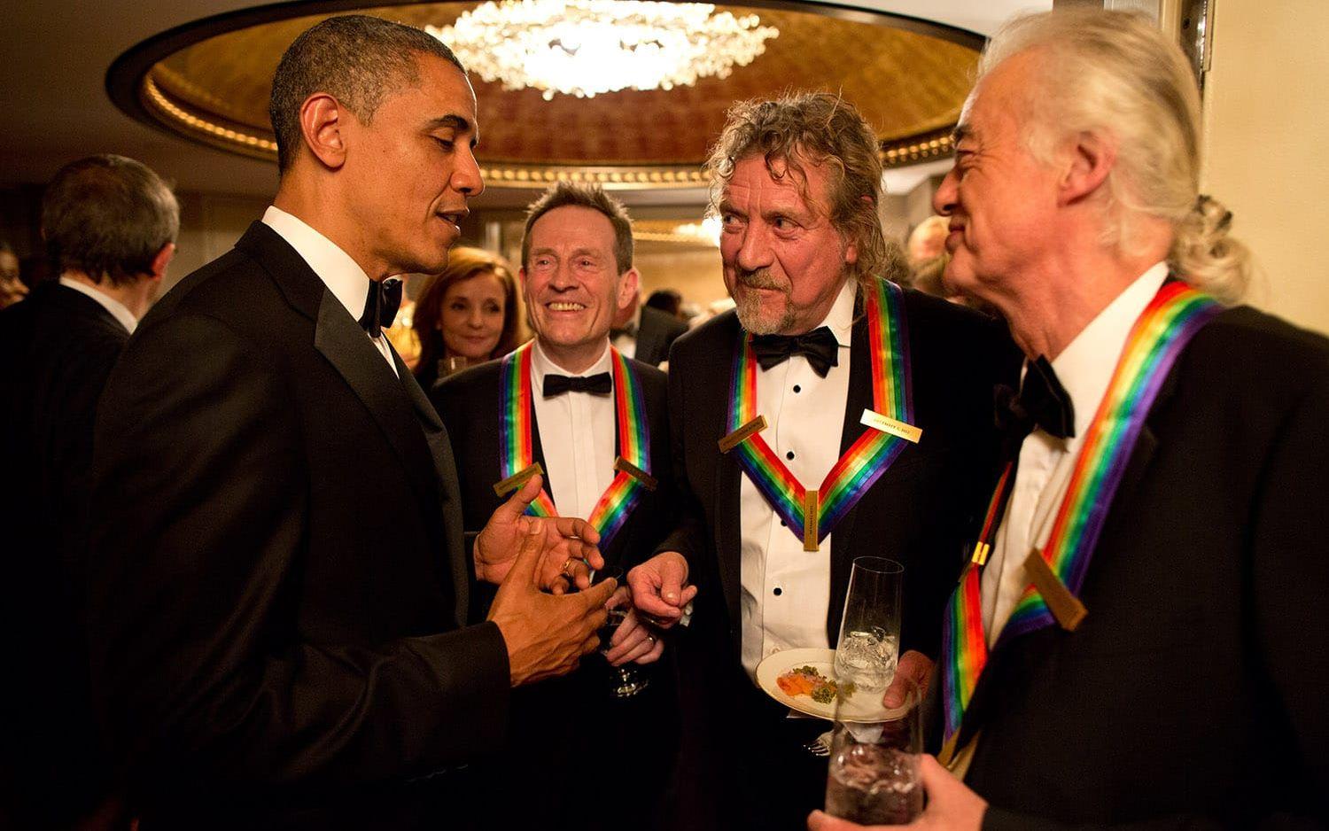 12 december, 2012: ohn Paul Jones, Robert Plant och Jimmy Page från Led Zeppelin besöker vita huset under en ceremoni. Foto: Pete Souza / Vita Huset