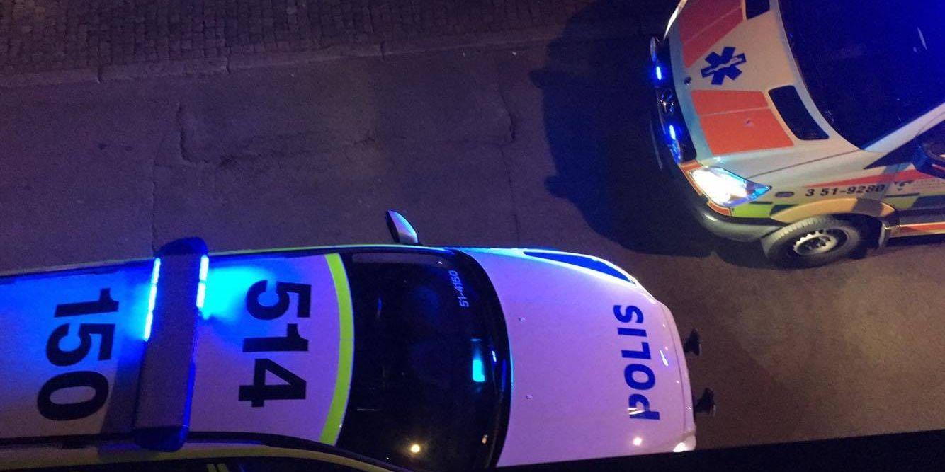 Polis och ambulans på plats efter att en man blivit knivskuren i centrala Göteborg. Bild: Läsarbild