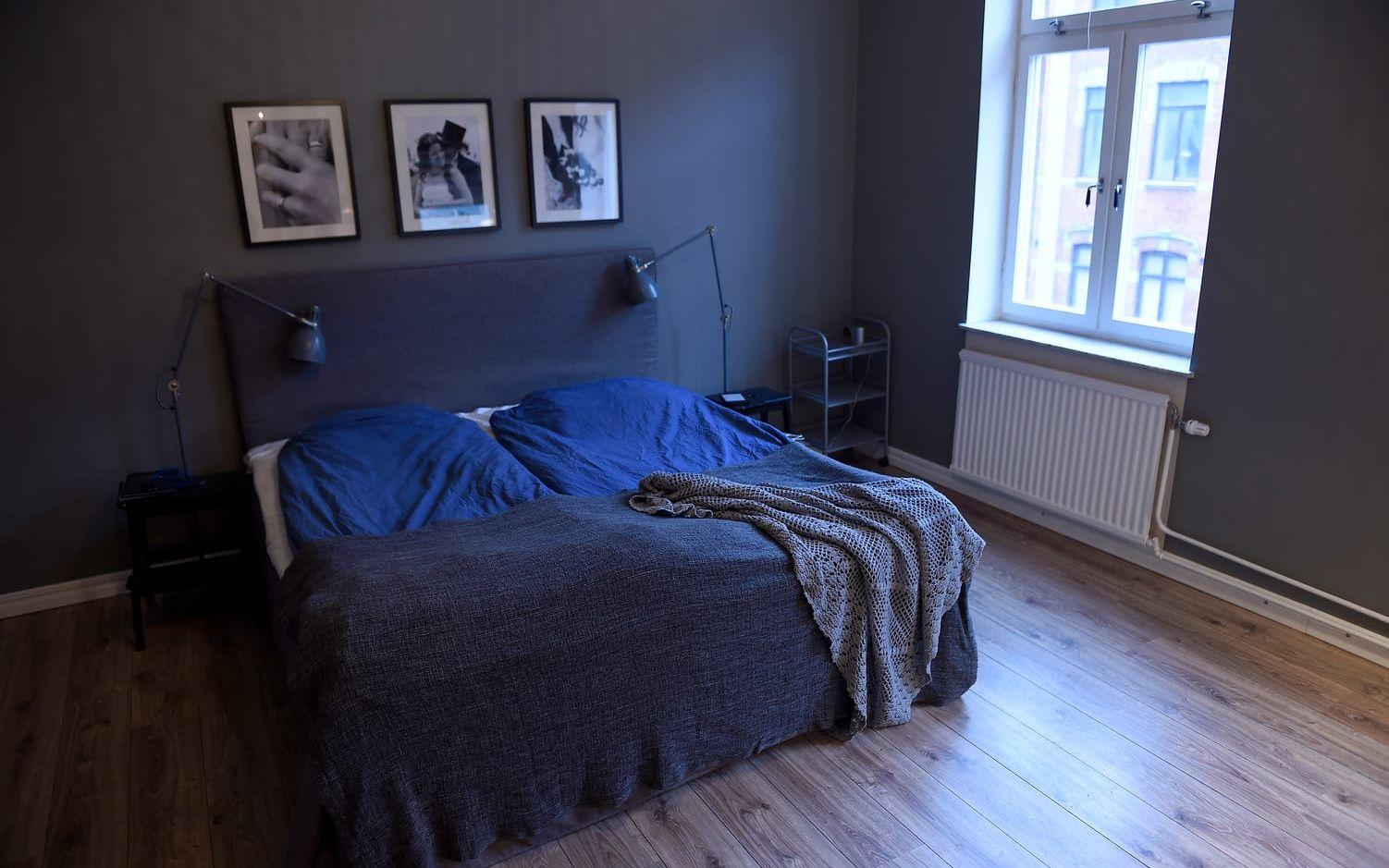 Efter flytten finns inte längre gästrum utan bara parets eget sovrum. Gäster får sova på en uppblåsbar madrass, som inte tar mycket plats när den inte används. Foto: Björn Lindgren/TT