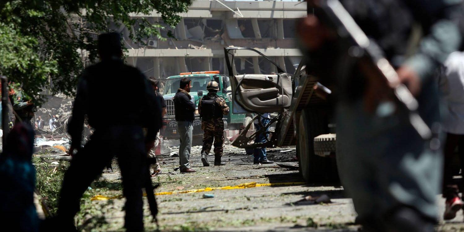 Säkerhetsstyrkor i närheten av platsen i Kabuls diplomatkvarter där bomben detonerade, inte långt från den tyska ambassaden.