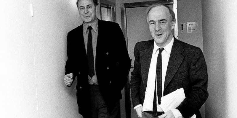 Lars Werner, partiledare 1975-1993 tillsammans med sin företrädare C-H Hermansson ( partiledare 1964-1975) Bilden är tagen i november 1973.