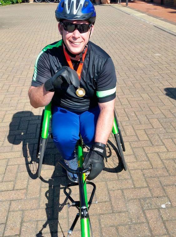 Ett av Martin Pistorius mål har varit att kunna utöva idrott och i april i år deltog han i sitt första rullstolsrace. Bild: Privat