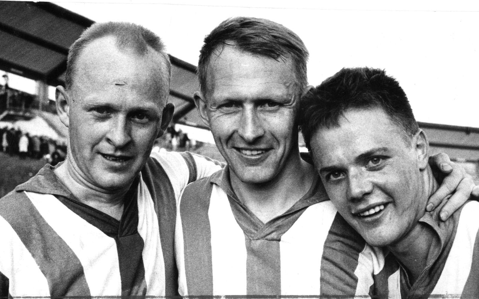 Björn Eriksson, till höger på bilden, avled 75 år gammal. Bredvid honom på bilden skyttekungen från allsvenskan 1964 Krister Granbom och Bengt "Fölet" Berntsson. <strong id="strong-1"> </strong> 