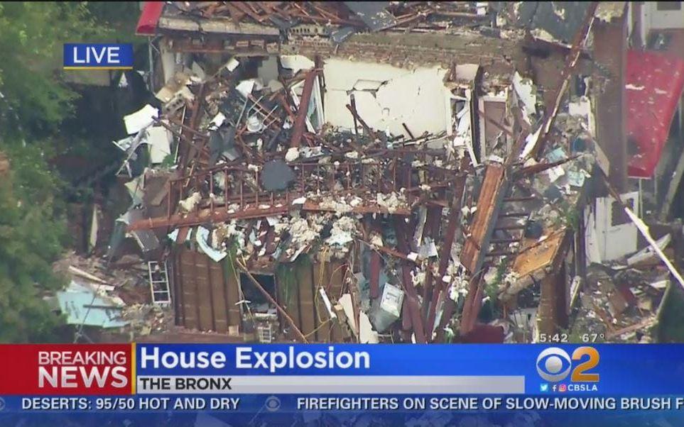 Flera amerikanska tv-kanaler rapporterade live från platsen under morgonen. Bild: CBS LA