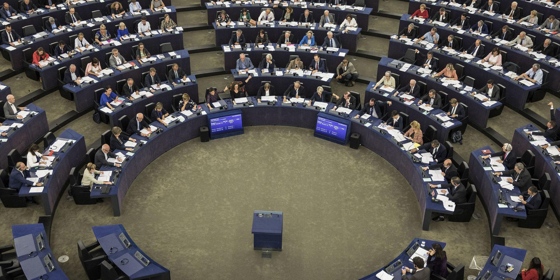 Kontroversiella förändringar. Europaparlamentet röstade ja till länkskatt och till ett förbud mot att filma och fotografera sportevent under onsdagen.