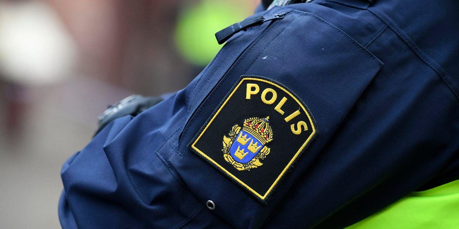 Polisen skickade flera patruller och helikopter norr om Enköping där mannen kunde gripas. Arkivbild.
