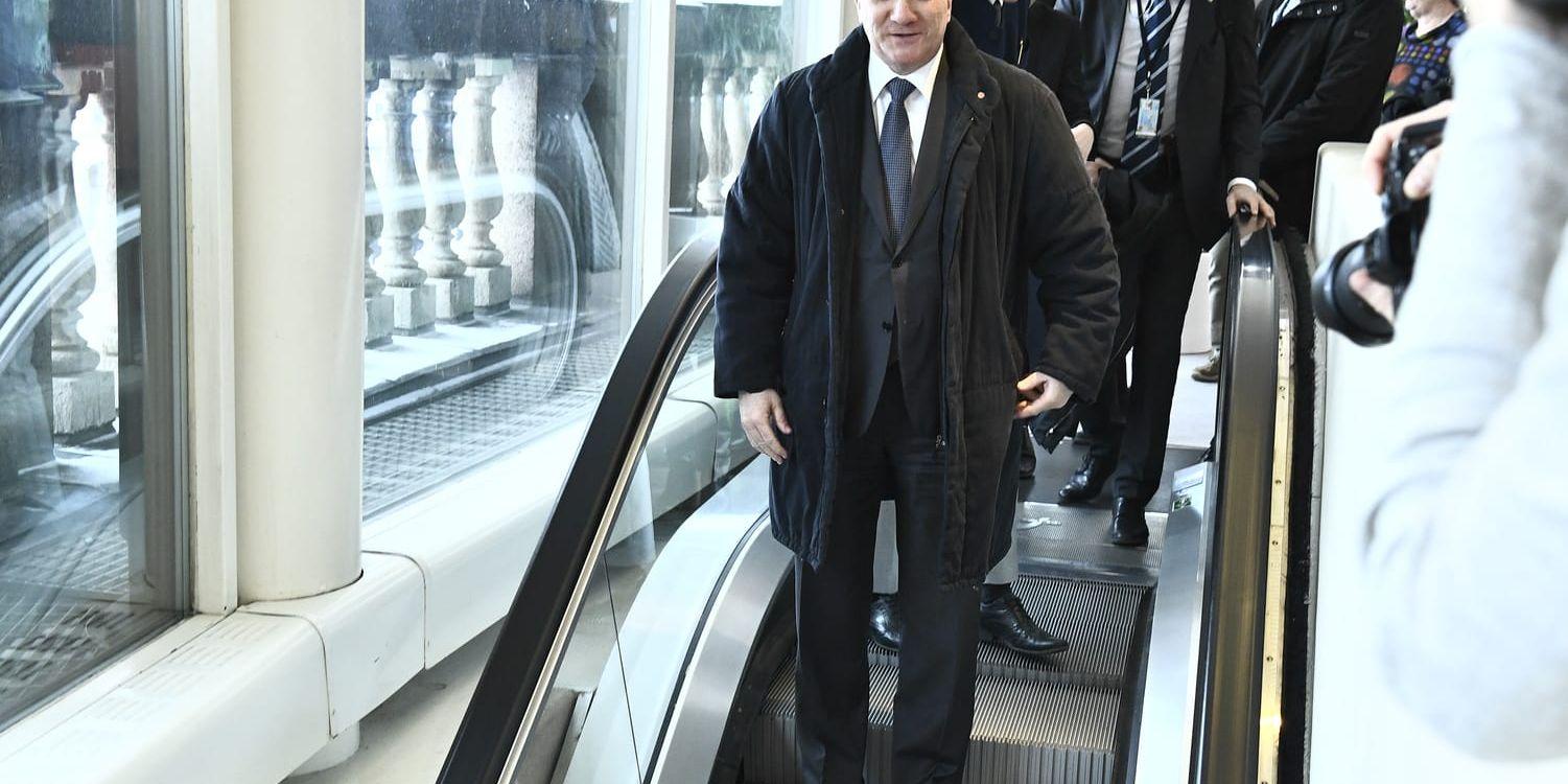 Statsminister Stefan Löfven (S) på väg från onsdagens partiledardebatt i riksdagshuset. 