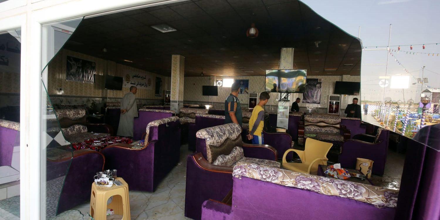 På bilden ser man caféet som utsattes för attack den 13 maj. Bild: TT.