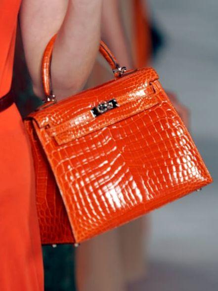 En väska från Hermès, är inte lika kopierad som en från Vuitton.