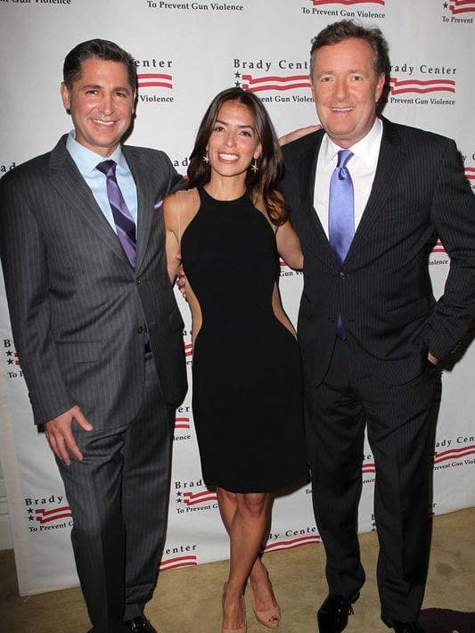 Dan Gross, Laura Wasser och Piers Morgan på en välgörenhetsgala 2013. Foto: Stella Pictures.