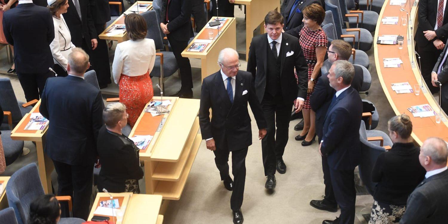 Kung Carl Gustaf och talmannen Andreas Norlén (M)  anländer till riksmötets öppnande.