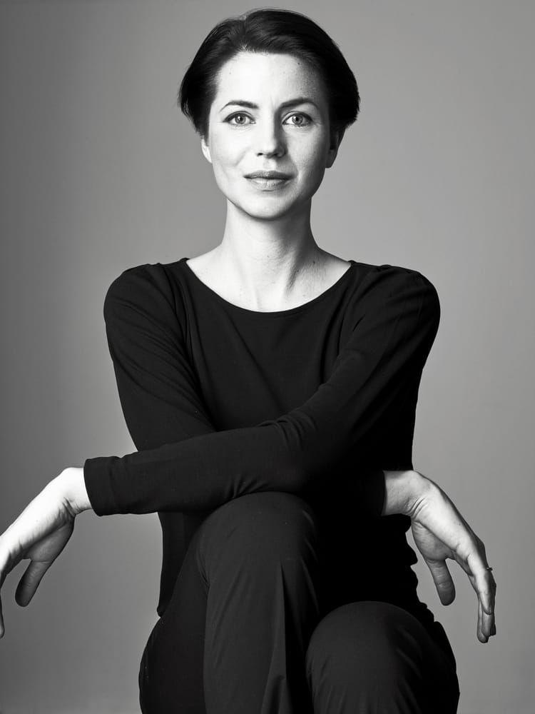 Anna Blom är frilans­journalist i Stockholm/New York och Två Dagars mode­skribent