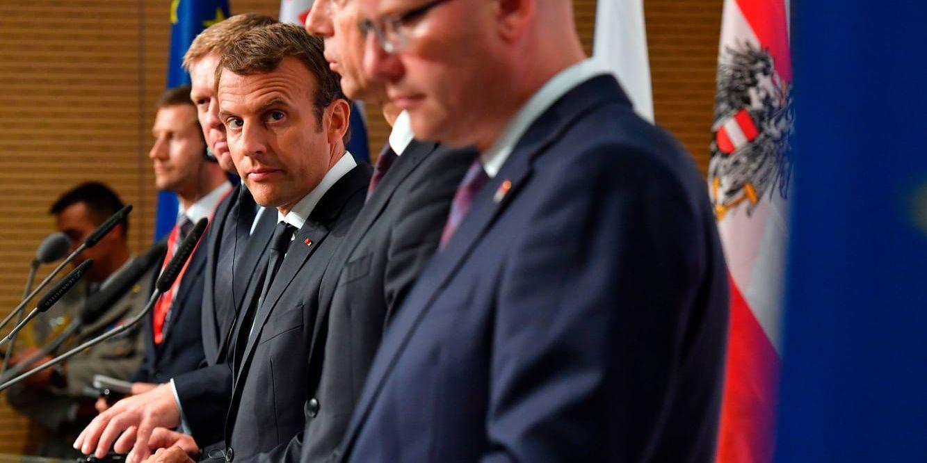 Frankrikes president Emmanuel Macron vid presskonferensen med Tjeckiens premiärminister Bohuslav Sobotka, Österrikes kansler Christian Kern och Slovakiens premiärminister Robert Fico.